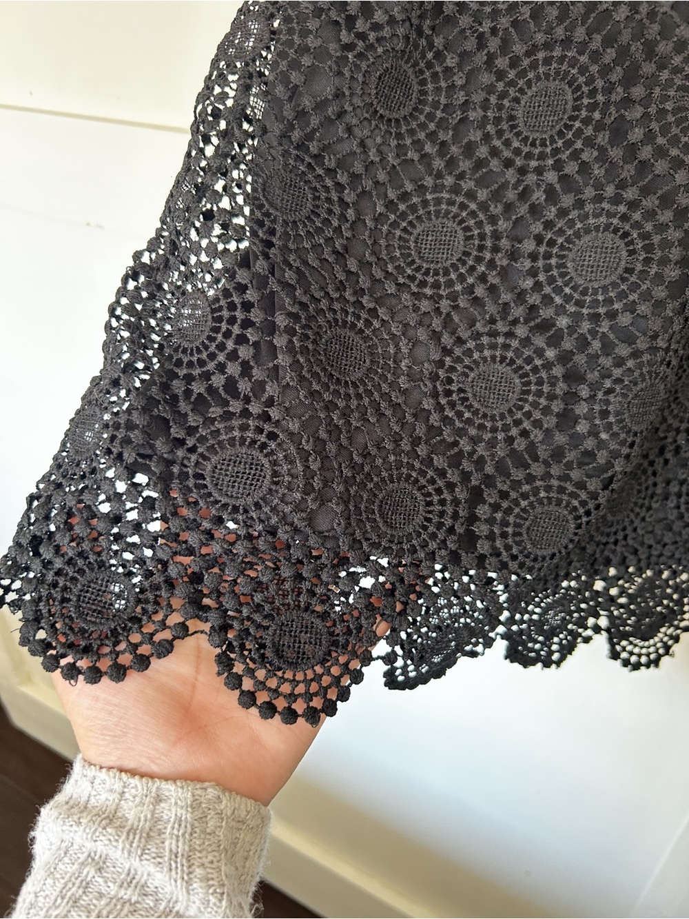 Love Riche Eva Lace Dress - Picture 3 of 3